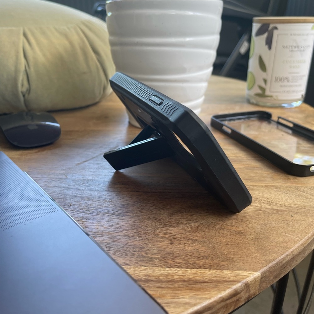 iPhone 11 Pro Max case - Picture 3 of 3
